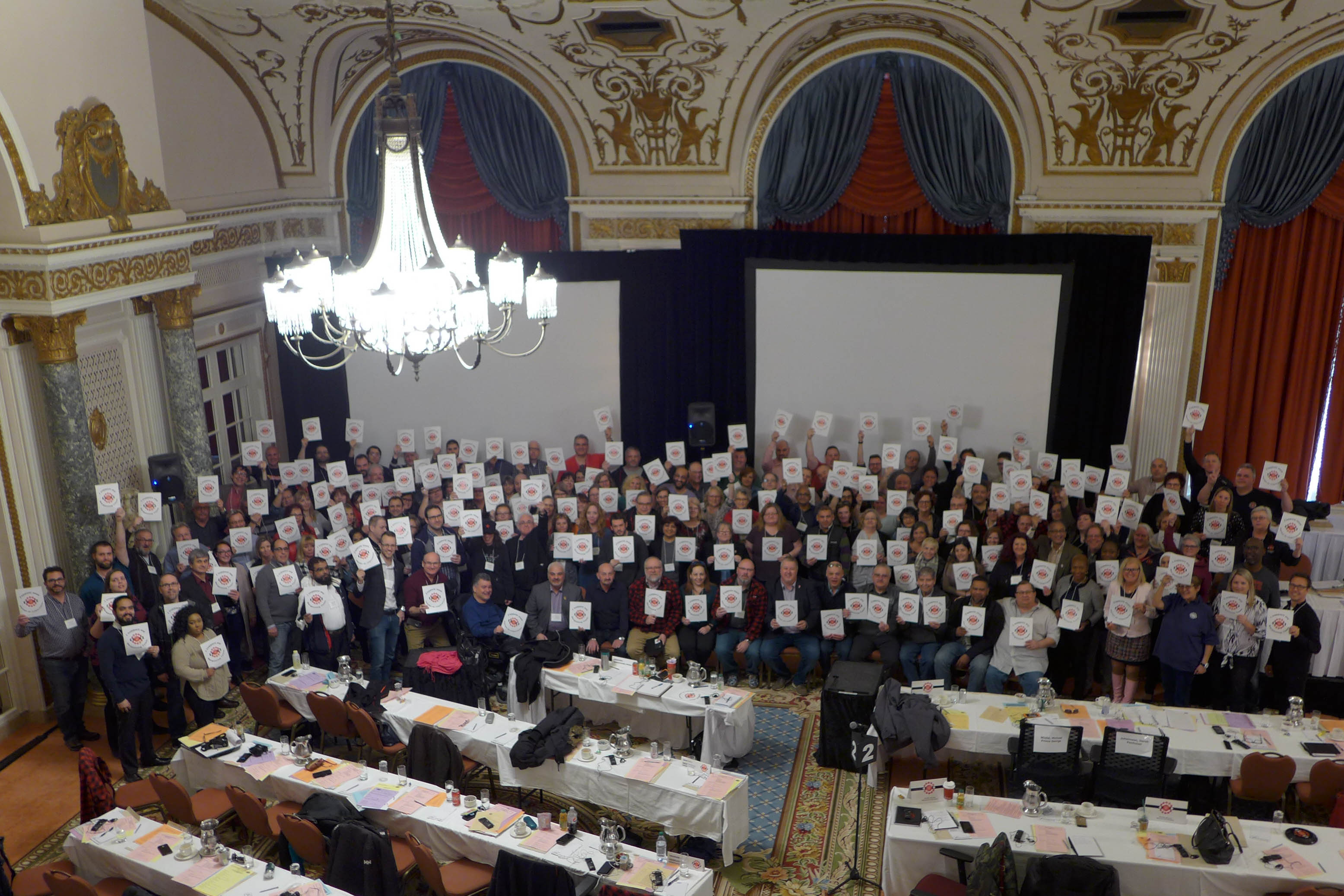 The participants at the Presidents’ Conference show their support for the UTE Bargaining Team​