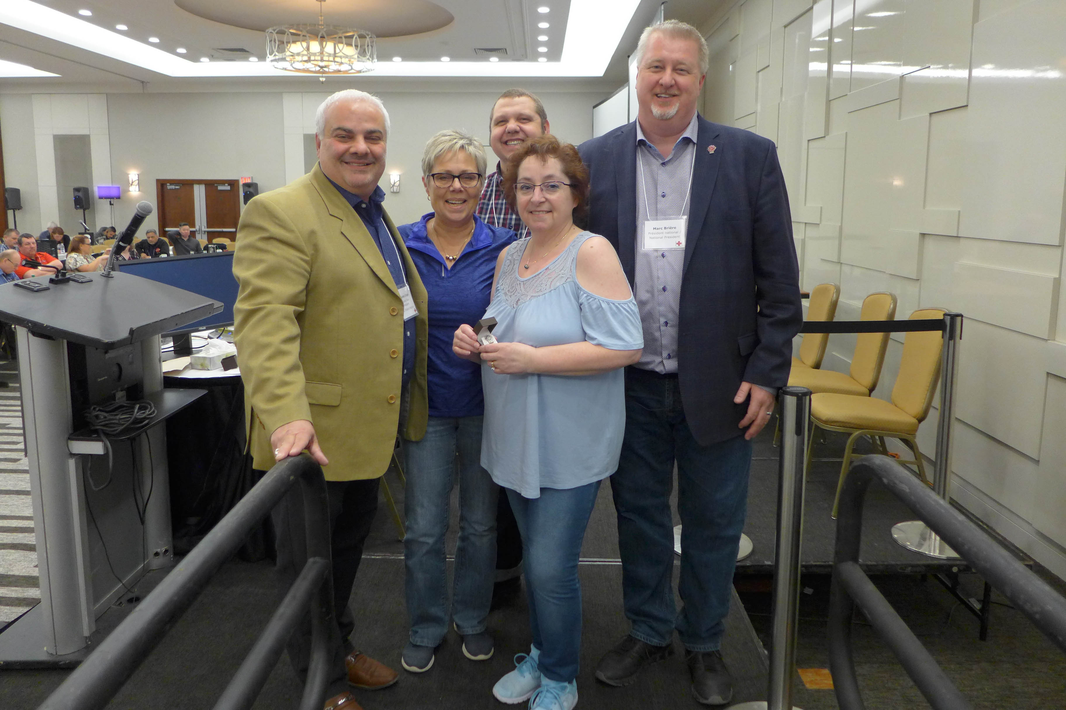 Lynne Scott Cadieux receives her 25 year pin