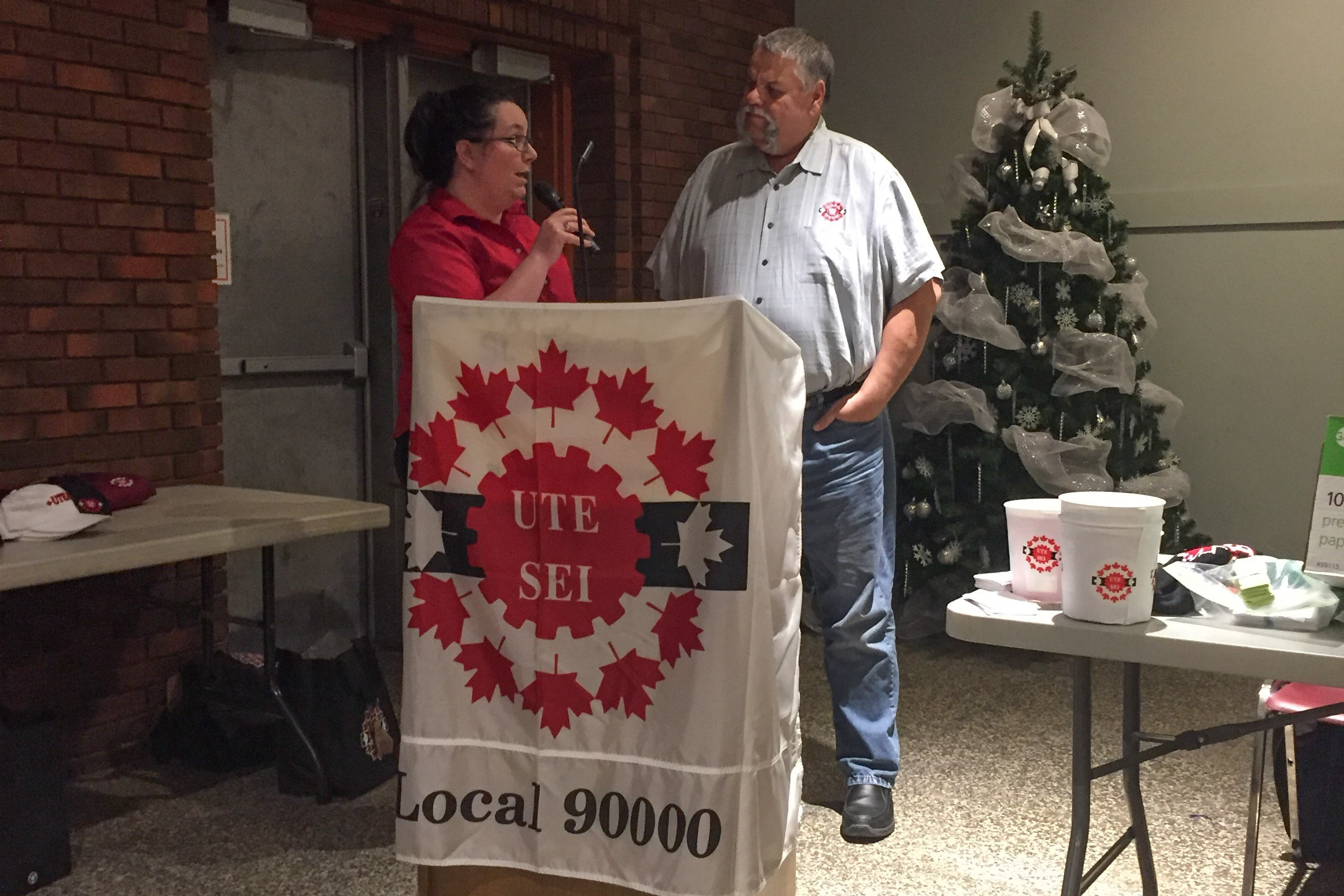 Ashley Green thanking Robert Campbell for his UTE service of forty plus years