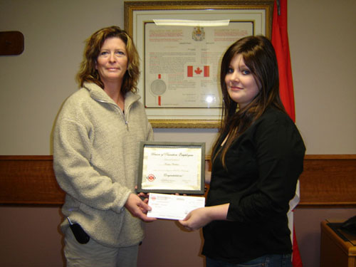 photo of Kristen Stoddart receiving her scholarship from Debbie Sanderson