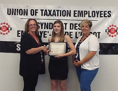 Nancy Johnson, Mackenzie Tuttle, Renee Tuttle<br />
