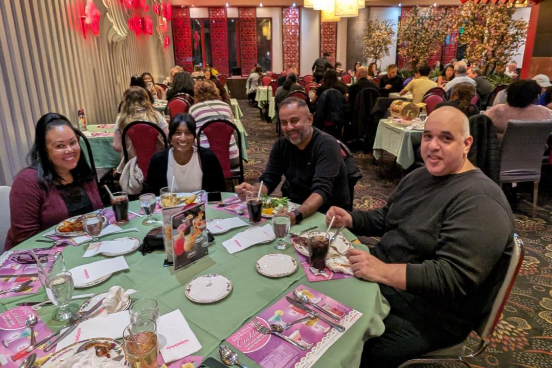 membres autour d'une table