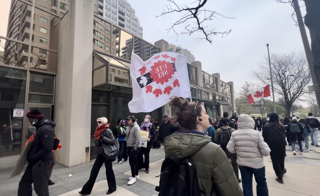 Local 00048 on strike / Section locale 00048 en grève